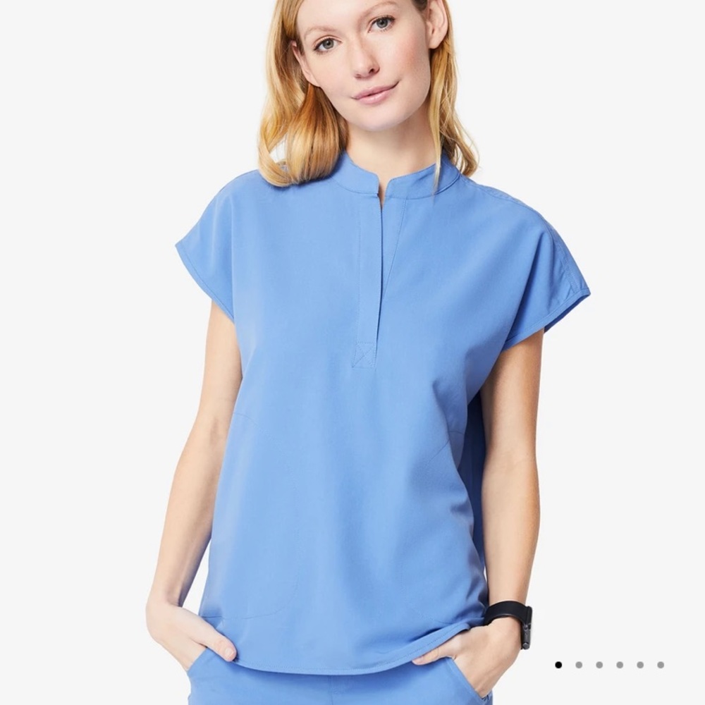 Figs scrub top